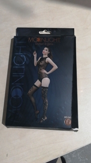 Комплект: боди и чулки Moonlight Model 15 XS-L Black, с цветочным вертикальным рисунком, numer zdjęcia 3