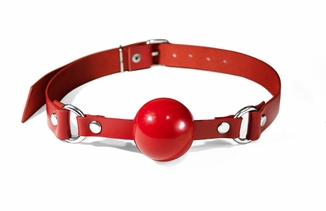 Кляп силиконовый Feral Feelings Silicon Ball Gag Red/Red, красный ремень, красный шарик, фото №2