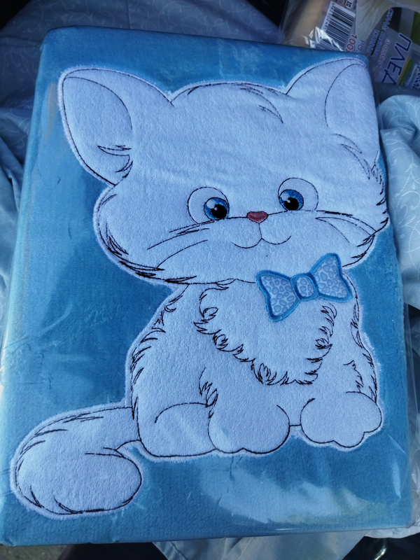 Плед флисовый с вышивкой котик Ярослав цвета, фото №3