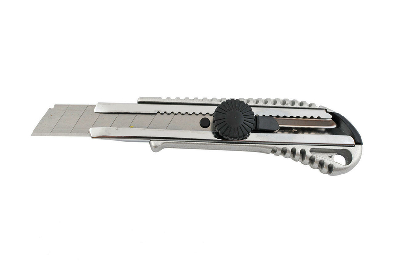 Нож Mastertool - 18 мм винтовой, металлический + 2 лезвия (17-0198), фото №2