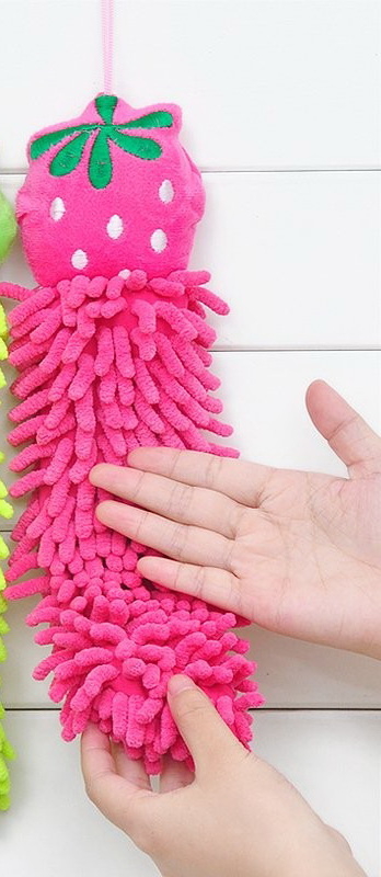 Детское полотенце-игрушка из микрофибры, клубника
