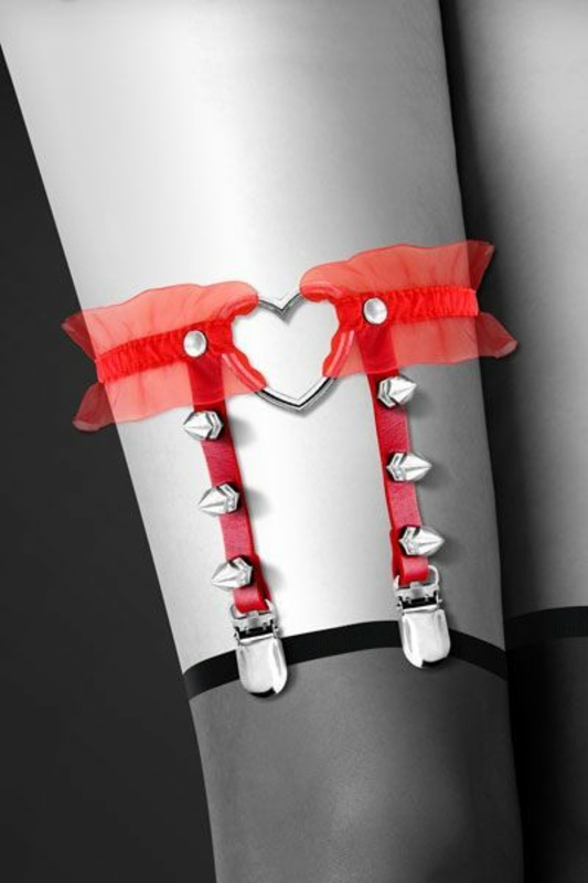 Гартер на ногу Bijoux Pour Toi - WITH HEART AND SPIKES Red, сексуальная подвязка с сердечком, фото №3