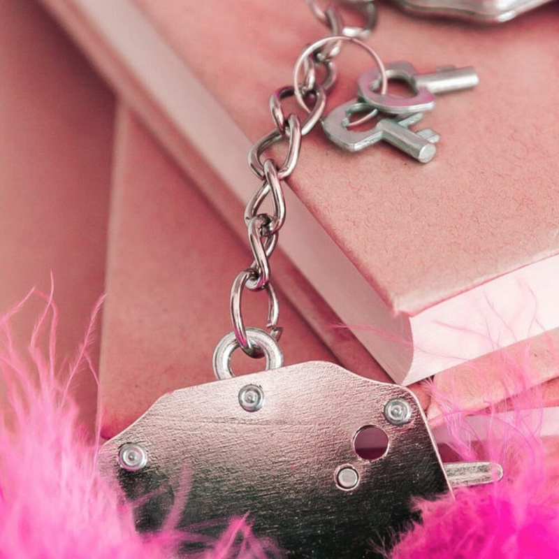 Наручники металлические Adrien Lastic Handcuffs Pink с розовой пушистой отделкой, фото №3