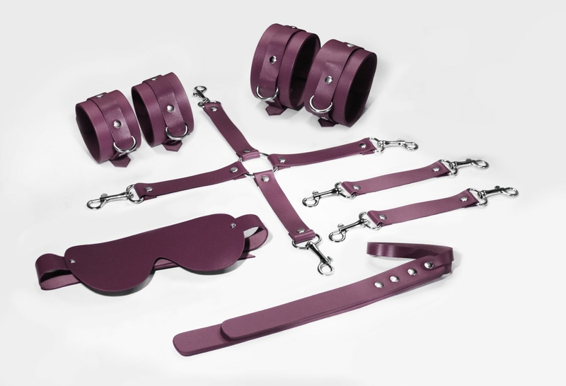 Набор Feral Feelings BDSM Kit 5 Burgundy, наручники, поножи, крестовина, маска, паддл, фото №2